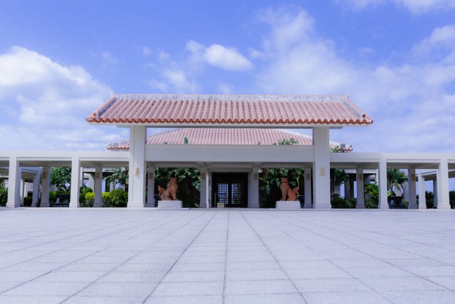 万国津梁館
